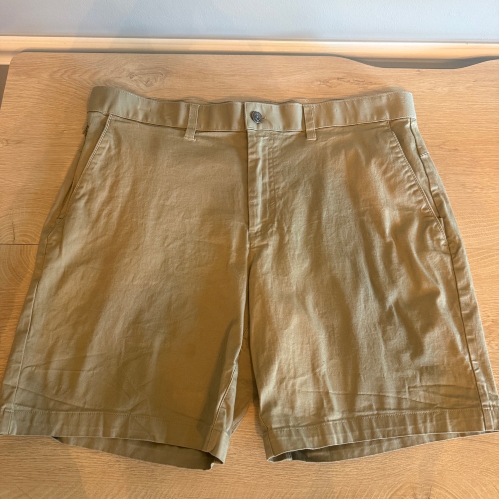 Fabletics Men The One Short Khaki Tan Stretch Chino Shorts Size 36 7 Inch Inseam